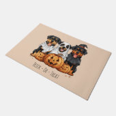 Trick or Treat Halloween Rottweiler Hunde Fußmatte (Schrägansicht)