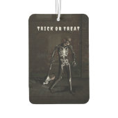 Trick or Treat. Man dressed as skeleton Autolufterfrischer (Rückseite)