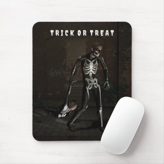 Trick or Treat. Man dressed as skeleton Mousepad (Mit Mouse)