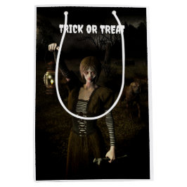 Trick or Treat. Thin female carrying lamp Mittlere Geschenktüte