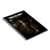 Trick or Treat. Thin female carrying lamp Notizblock (Rechte Seite)