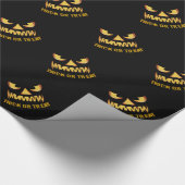 Trick or Treat with Pumpkin Face Geschenkpapier (Ecke)