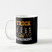 Trick or Treatment Physical Therapy Skeleton Pt Ha Kaffeetasse (Links)