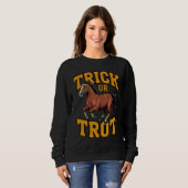 Trick or Trot Horse Design for Equestrian Fans Sweatshirt (Vorne ganz)