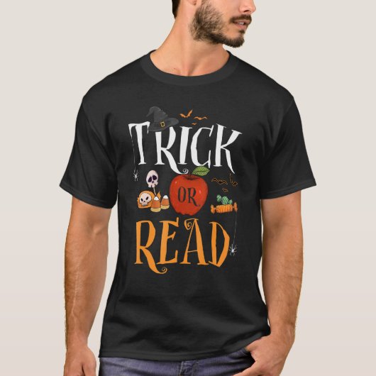Tricks Or Read Librarian Halloween Costume Book T-Shirt (Vorderseite)