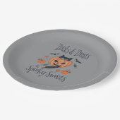 Tricks und Leckereien Pappteller (Schrägansicht)