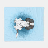 Tricolor Cavalier King Charles Spaniel Dog On Blue Fleecedecke (Vorderseite (Horizontal))