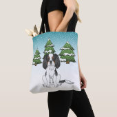 Tricolor Cavalier King Charles Spaniel im Winter Tasche (Von Nahem)