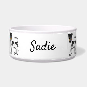 Tricolor Smooth Fox Terrier Niedlicher Hund und Na Napf