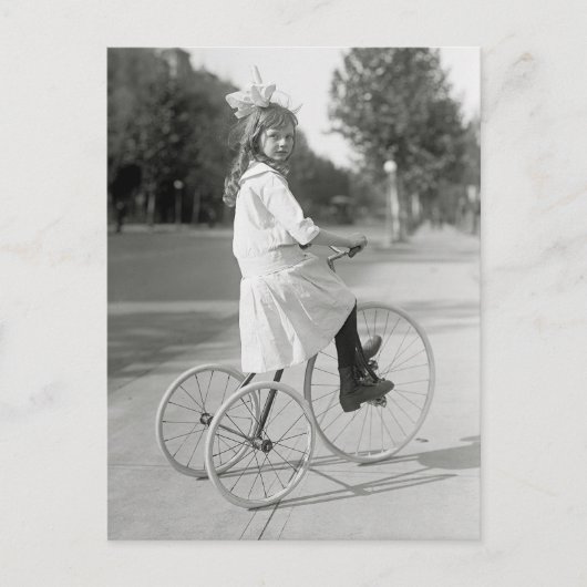 Tricycle für Mädchen, 1917 Postkarte (Vorderseite)
