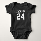 Trikotnummer und Monogramm für Baby-Team Baby Strampler (Vorderseite)