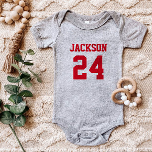 Trikotnummer und Monogramm für Babys Baby Strampler