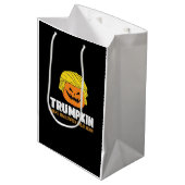 Trimpkin macht Halloween wieder klassisch Mittlere Geschenktüte (Vorderseite Schrägansicht)