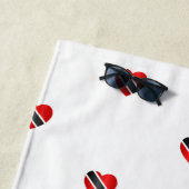 Trinidad und Tobago Herzereflagge mit Namen auf de Strandtuch (Beispiel)
