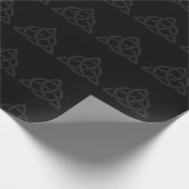 Trinity Knot Black Wrapping Paper Geschenkpapier (Ecke)