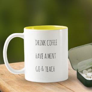 Trink Kaffee, friss ein Minz, geh & unterrichte Zweifarbige Tasse