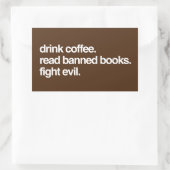 Trink Kaffee. Lesen Sie verbotene Bücher. Bekämpft Rechteckiger Aufkleber (Tasche)