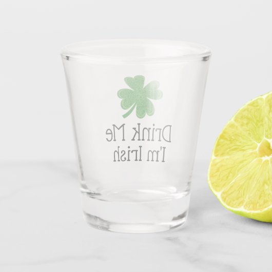 Trink mich, ich bin irisch Clover St. Patrick's Da Schnapsglas (Rückseite)