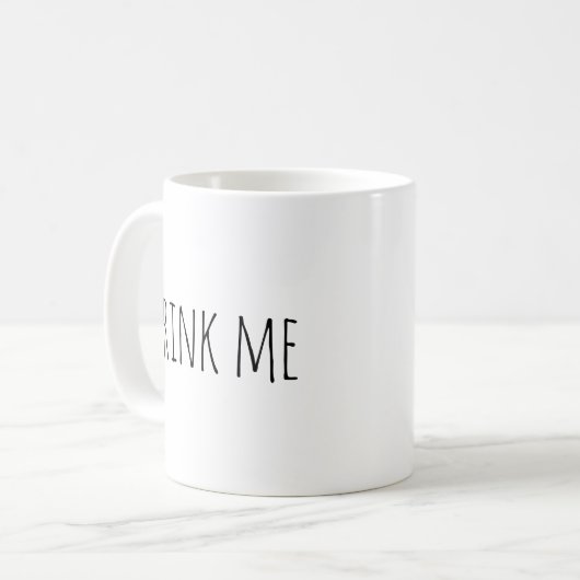 Trink mich. Schwarz-weiße niedlich-minimalistische Kaffeetasse (Vorderseite Links)