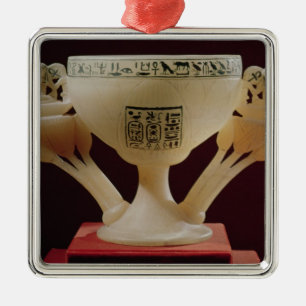 Trinkbecher in der Form eines Hälfte-geöffneten Silbernes Ornament
