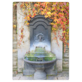 Trinkbrunnen im Herbst, Ungarn Klemmbrett (Rückseite)