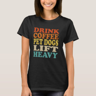 Trinke Kaffee Streichle Hunde Hebe Schwer Lustige T-Shirt
