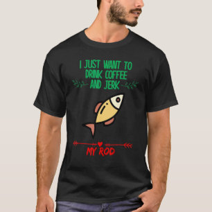 Trinke Kaffee und zucke mit der Angel beim Fischen T-Shirt