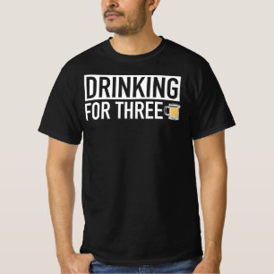 Trinken für drei Personen - Ankündigung der Schwan T-Shirt