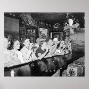 Trinken in einer Louisiana-Bar, 1938. Vintage-Foto Poster