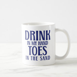 Trinken in meiner Hand, Zehen im Sand Zitat Strand Kaffeetasse