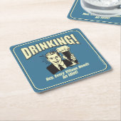 Trinken: Jedes Dorf braucht Idiot Rechteckiger Pappuntersetzer (angewinkelt)