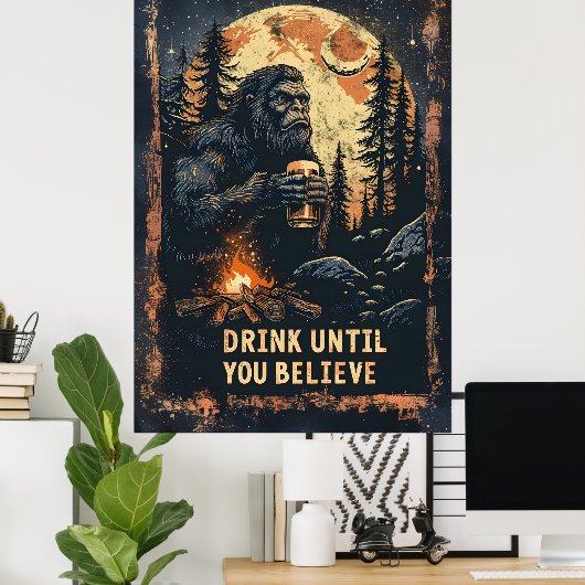 Trinken Sie, bis Sie glauben Bigfoot Sasquatch Bie Poster (Heimbüro)