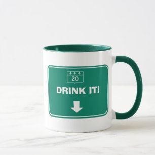 Trinken Sie es, verschütten Sie es nicht! Tasse
