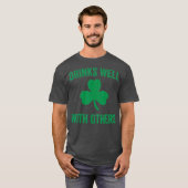 Trinken Sie gut mit anderen Funny St Patricks Beer T-Shirt (Vorne ganz)