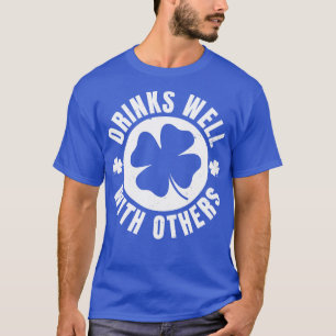 Trinken Sie gut mit anderen St Patricks Day Funny  T-Shirt