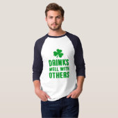 Trinken Sie gut mit anderen St. Patrick's Day T-Sh T-Shirt (Vorne ganz)