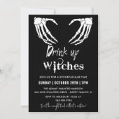 Trinken Sie Hexen aus grauem Halloween-Party Einladung (Vorderseite)