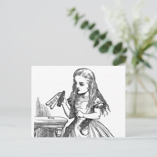 Trinken Sie mich (Alice im Wunderland) Postkarte (Stehend Vorderseite)