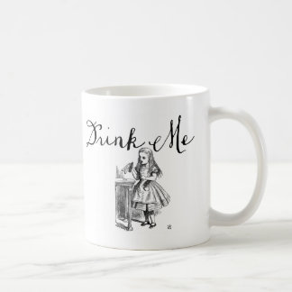 Trinken Sie mir Alice im Wunderland Tasse