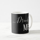 Trinken Sie mir schwarze und goldene Alice im Wund Kaffeetasse (VorderseiteRechts)