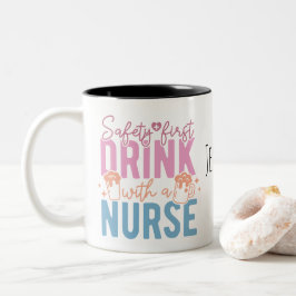 Trinken Sie mit einem Nurse Individuelle Name Coff Zweifarbige Tasse