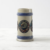 Trinken Sie nicht nur Bier, feiern Sie es mit eine Bierglas (Mittel)