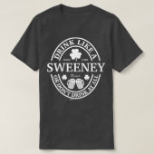 Trinken Sie wie ein Sweeney Kleeblatt St Patricks  T-Shirt (Design vorne)