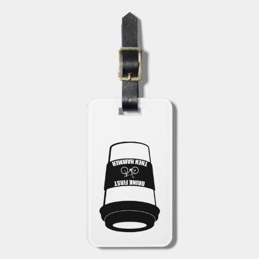 Trinken Sie zuerst dann Hammer Gepäckanhänger (Vorderseite vertikal)