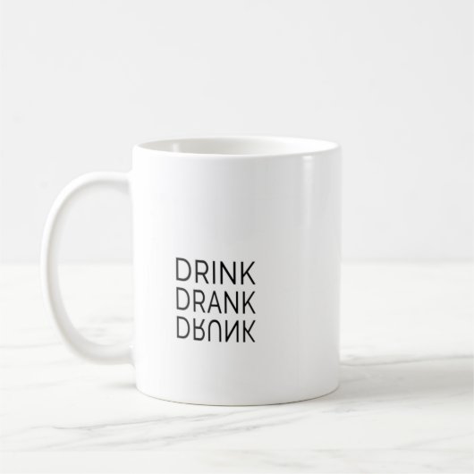 Trinken, trinken, Betrunken Spaß Moderne trendige Kaffeetasse (Links)