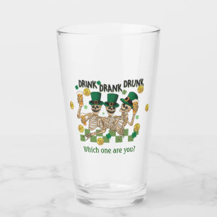 Trinken Trinken Betrunkene irische Skelette trinke Glas