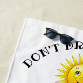 Trinken und tauchen Sie kein Strandtuch (Beispiel)