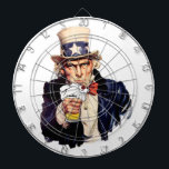 Trinken von Onkel Sam Dartscheibe<br><div class="desc">Das ist eine Illustration von Uncle Sam,  der ein Bier trinkt.</div>