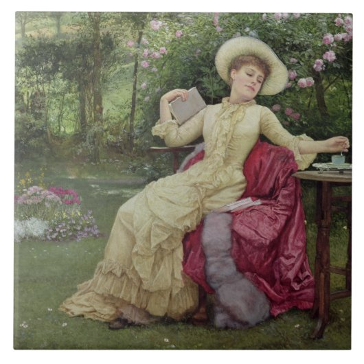 Trinkender Kaffee und Ablesen im Garten (w/c an Fliese (Vorderseite)