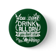 Trinkendes Bier den ganzen Tag St Patrick